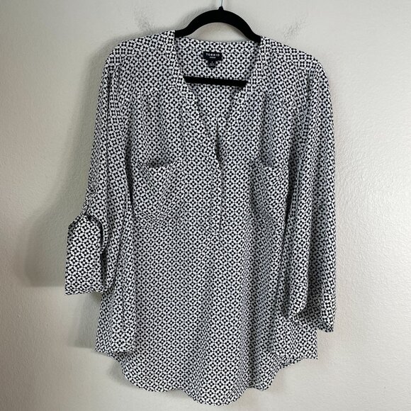 Torrid Harper Womens Plus 2X Blouse Black White Geometric Roll Tab Sleeve Shirt - Picture 2 of 11
